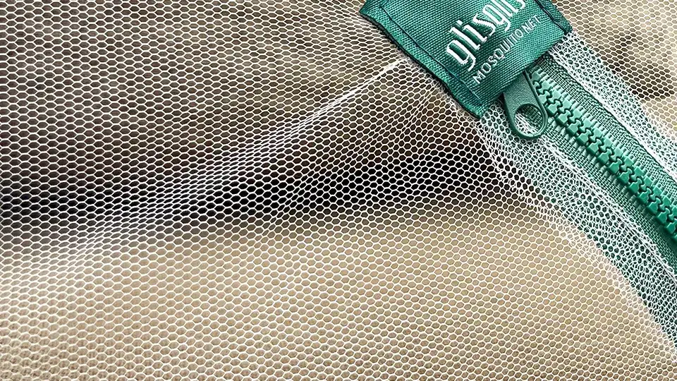 Moskitonetz mit einer Maschenweite von 220 aus weissem Polyester